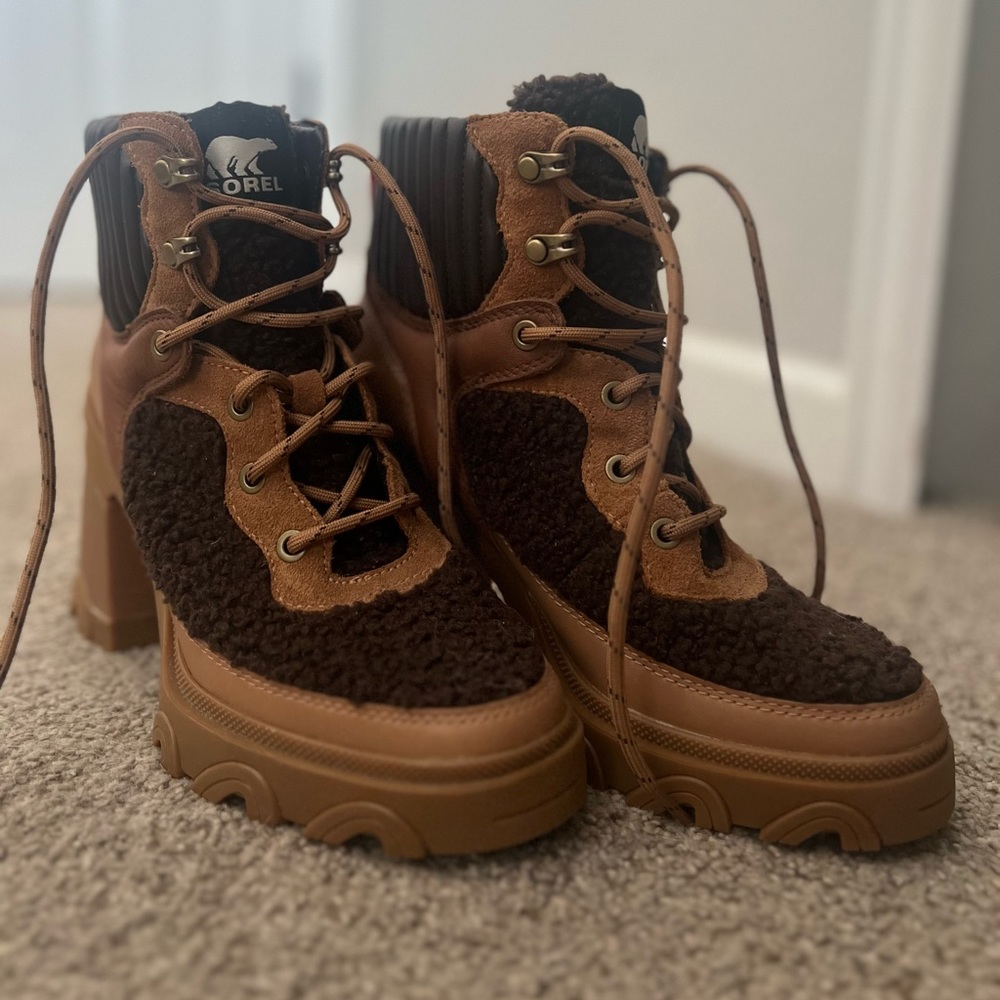 Sorel heel boot “WOMEN'S BREX™ HEEL COZY LACE BOOTIE”